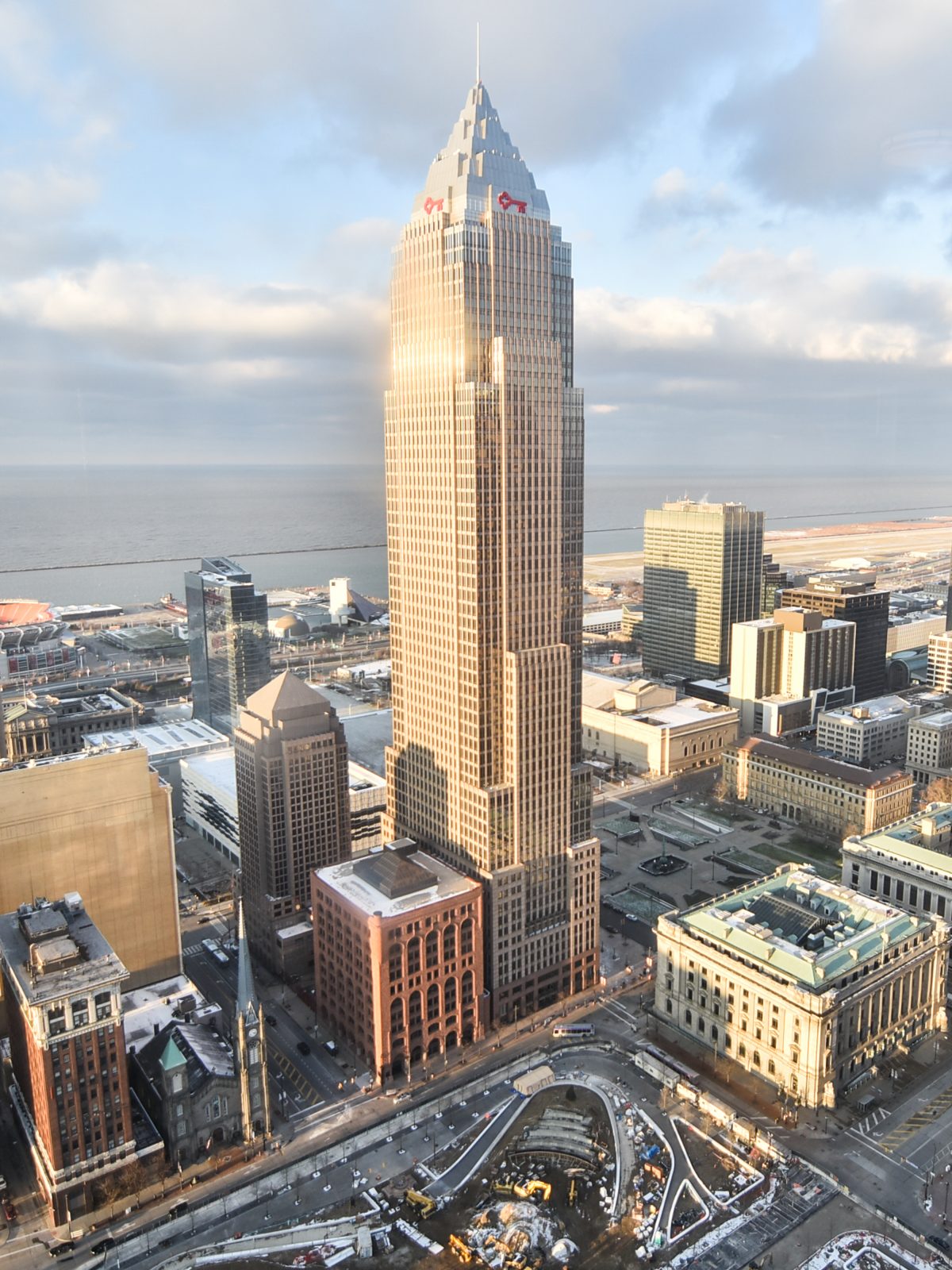 Bird’s eye view shot of Cleveland’s CBD with the Terminal Tower as the centre of attraction