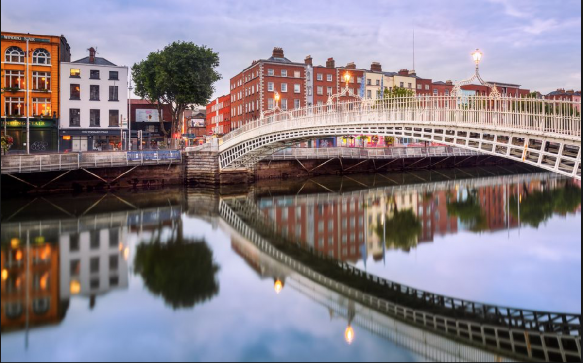 Transversing over the River Liffey, the Ha’Penny Bridge is one of the most popular bridges in Dublin
