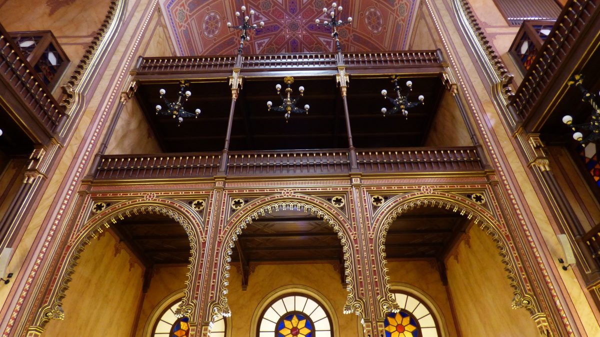 Blessed with Moorish and Byzantine architectural styles, the Great Synagogue resembles a typical Judaic synagogue