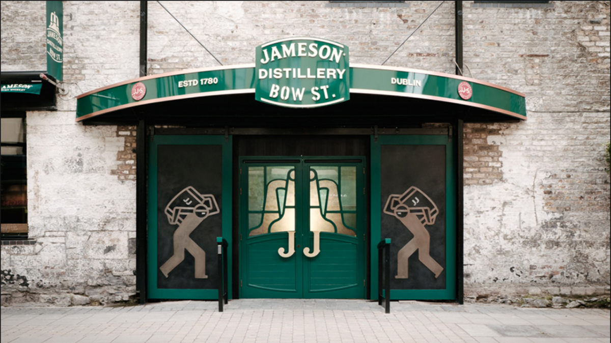 Home of the famous Jameson Irish Whiskey, Jameson Distillery Bow Street offers visitors a fully-guided tasting tour to learn about the processes of Ireland’s best-selling whiskey
