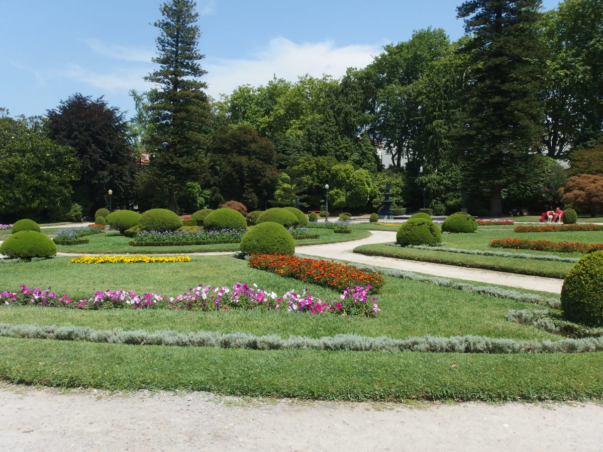 Bright colourful flowers and lush greenery that make for a splendid garden in Porto 