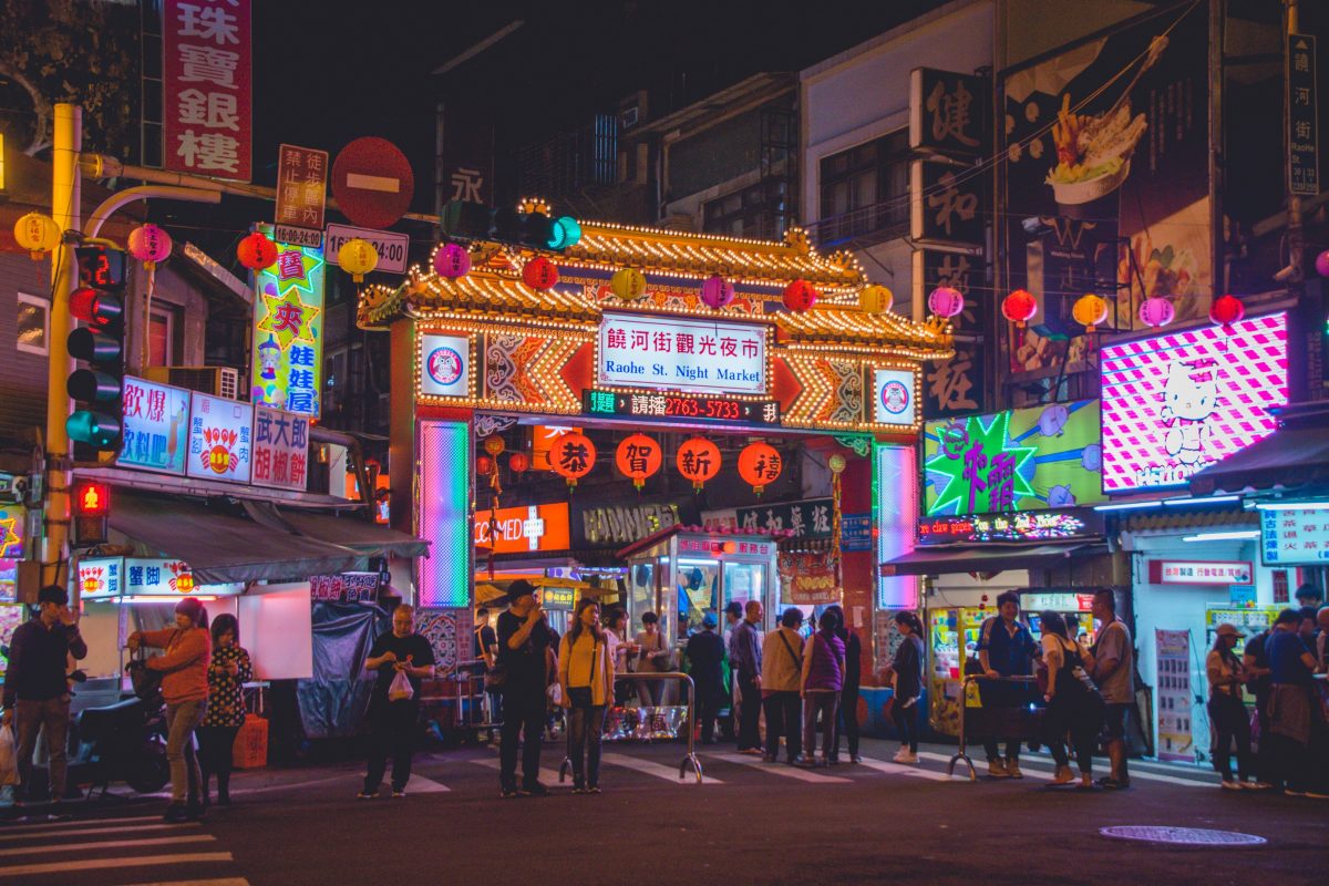 Crowded main entrance to Raohe Night Market, Taipei’s most popular night market