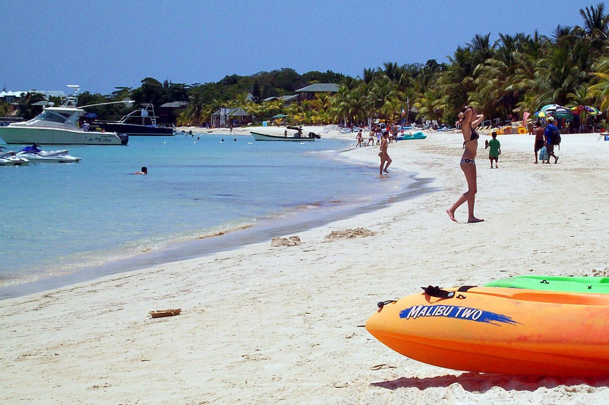 1280px-West_Bay_Beach_-Roatan_-Honduras-23May2009 Roatan Honduras, Caribbean