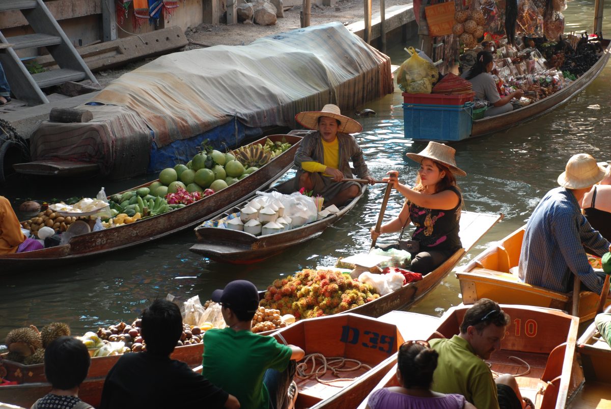 Floating market vendors Floating market vendors