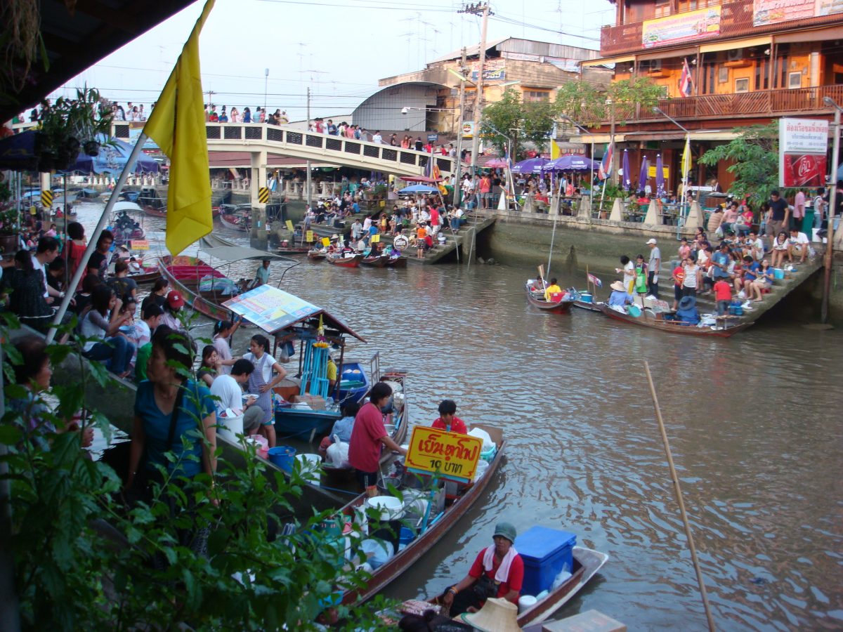 The beautiful Amphawa market