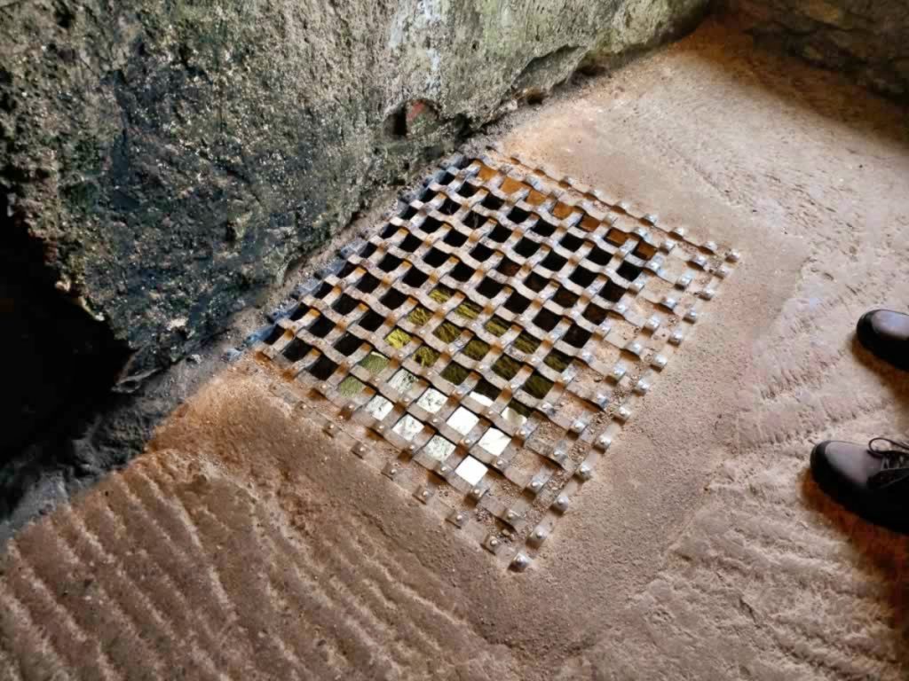 Blarney Castle murder hole