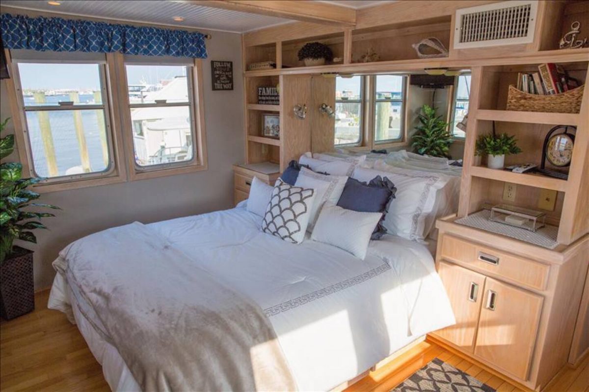 M/V Patriot features two bedrooms, a spacious sitting area and four decks. This Airbnb Boston rental also offers fantastic city views