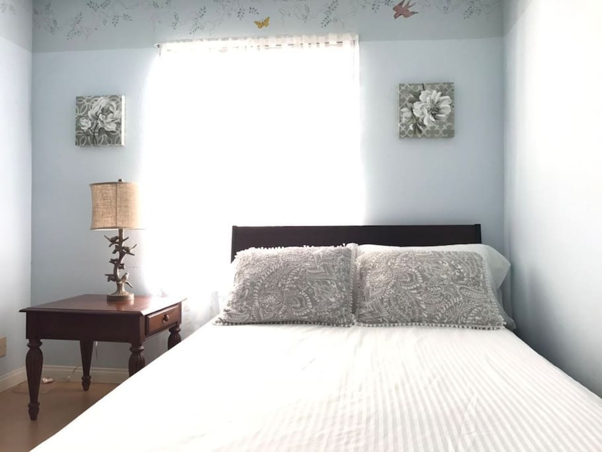 Photo of bed in room for rent