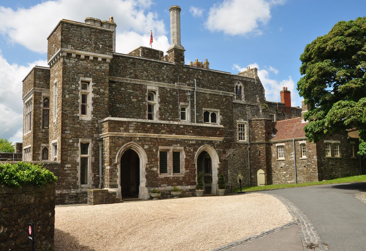 Dover Castle: All You Need To Know In 5 Minutes Feature DOVER CASTLE Photo by Nilfanion on Wikimedia - Dover Castle: All You Need To Know In 5 Minutes