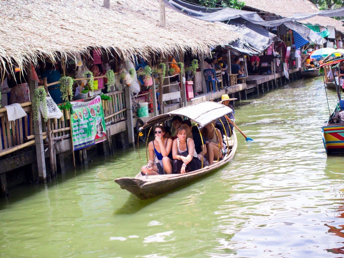 Khlong-Lat-Mayom-Floating-Market-thailand