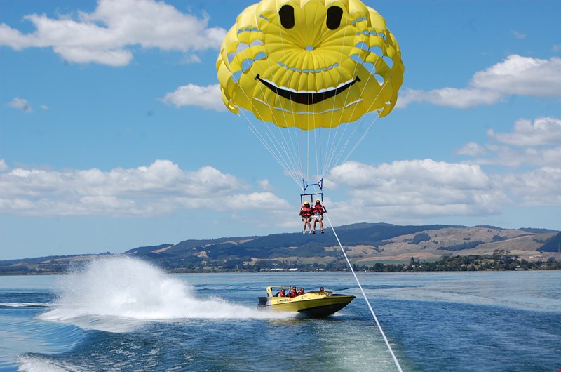  Parasail Katoa Lake