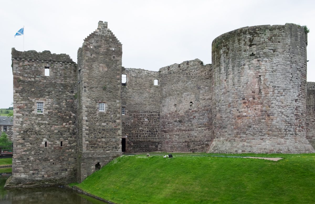 In the Isle of Bute in Western Scotland lies the Rothesay Castle, the only one in Scotland to have a curtain wall. 