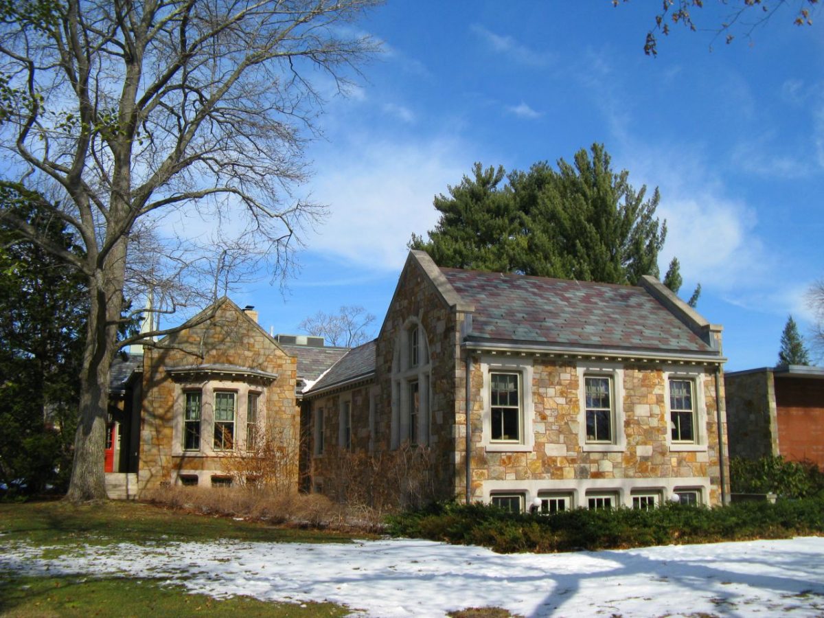 If you want to see a different kind of attraction, then the Swan Point Cemetery, with its marvellous monuments and memorials, is the best place for you.