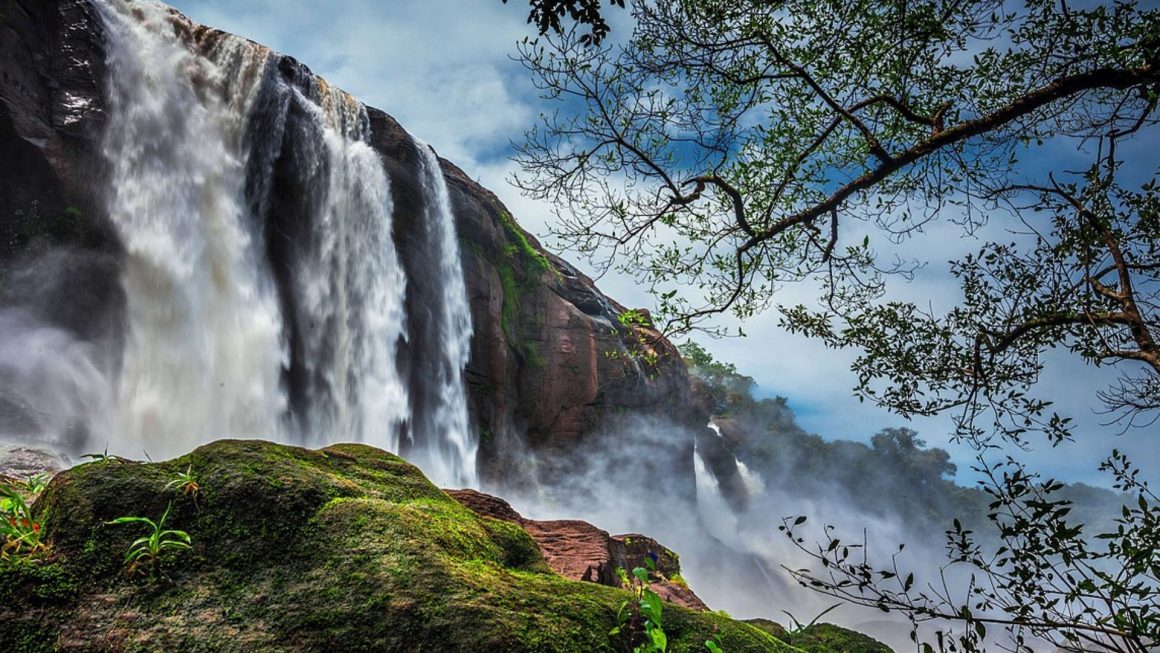 Your Guide To Kerala's Athirapally Waterfalls | TouristSecrets