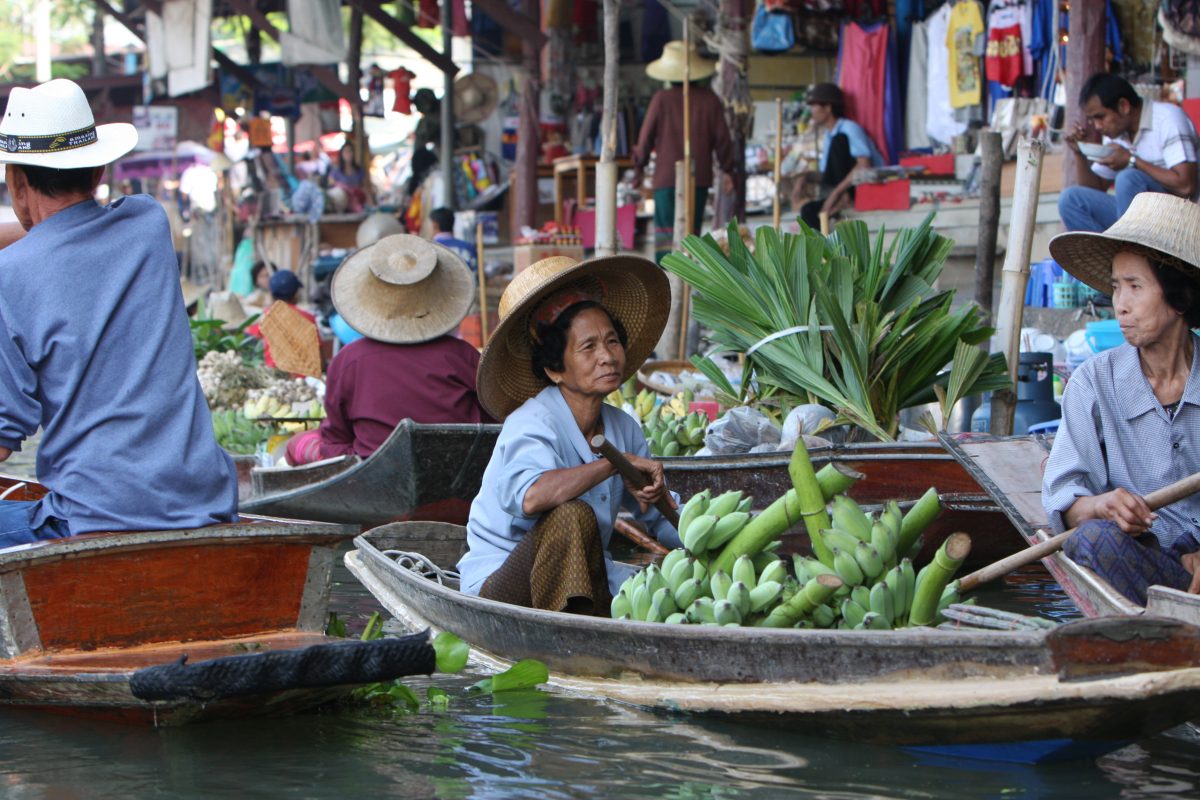 Locals selling at Khlong Lat Mayom Locals selling at Khlong Lat Mayom