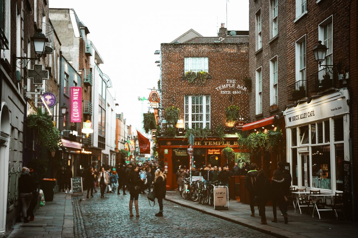 diogo-palhais-tnzzr8HpLhs-unsplash Visit The Jameson Distillery In Ireland