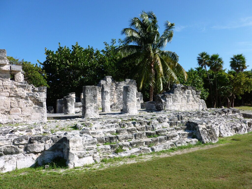 Mayan ruins flanked by the jungle at El Rey, Cancun
