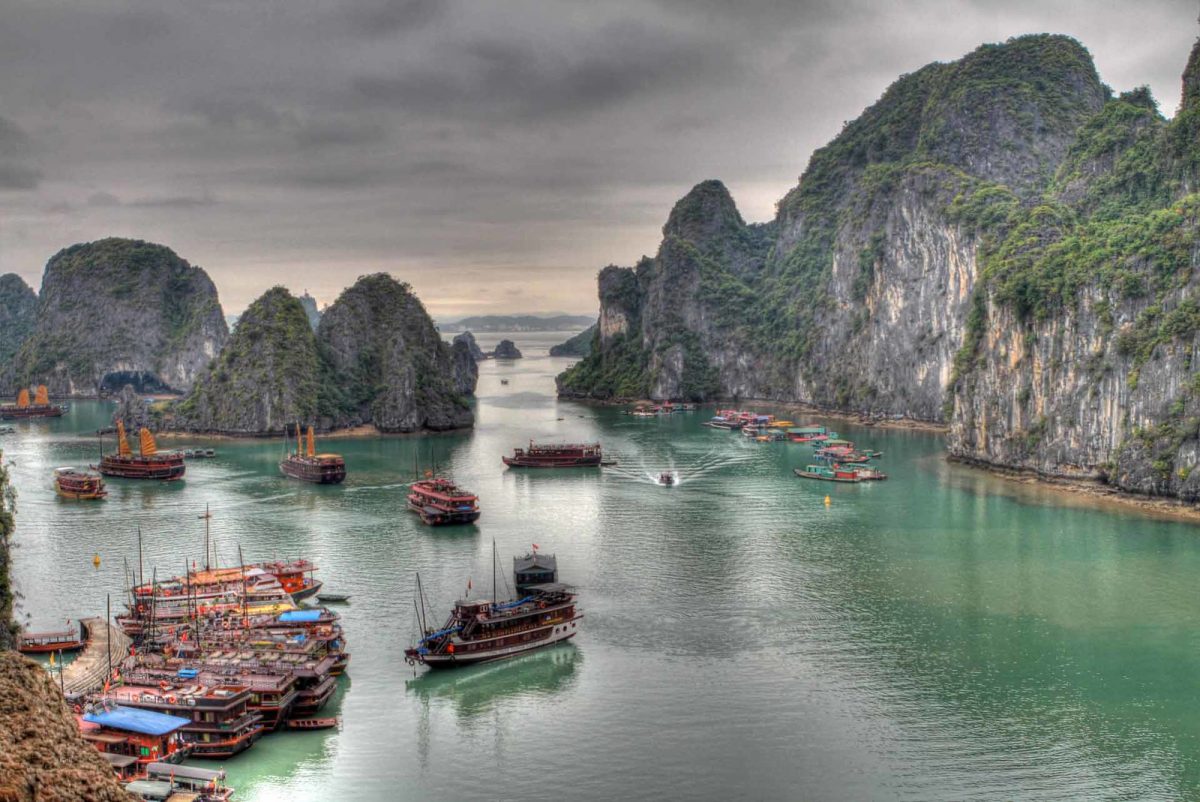 Ha Long Bay, Vietnam Cruise at Ha Long Bay, Vietnam