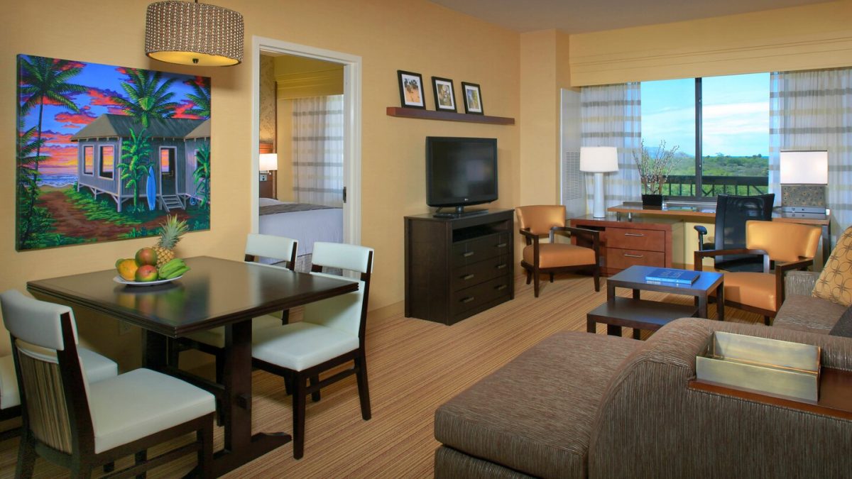 Suite Living Room at the Courtyard Marriott Maui Kahului Airport