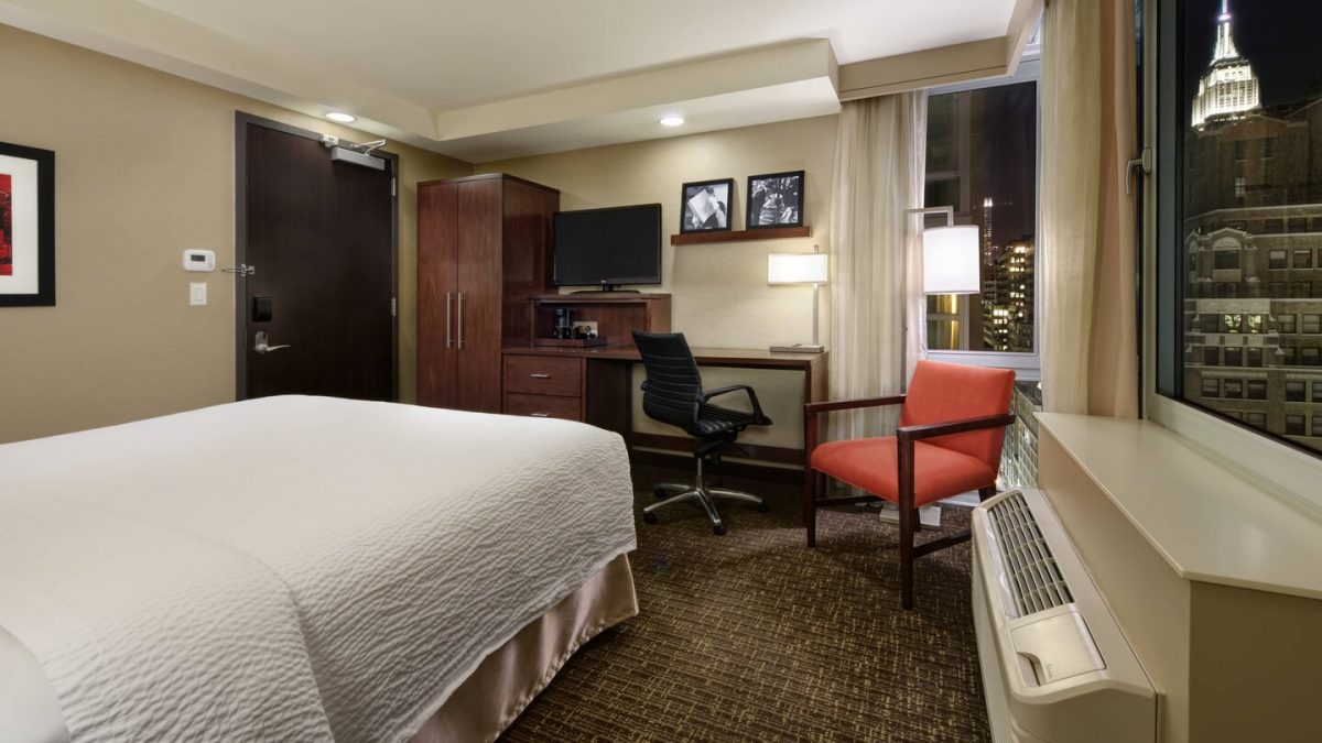 King Guest Room at the Courtyard Marriott NYC Manhattan/Times Square West