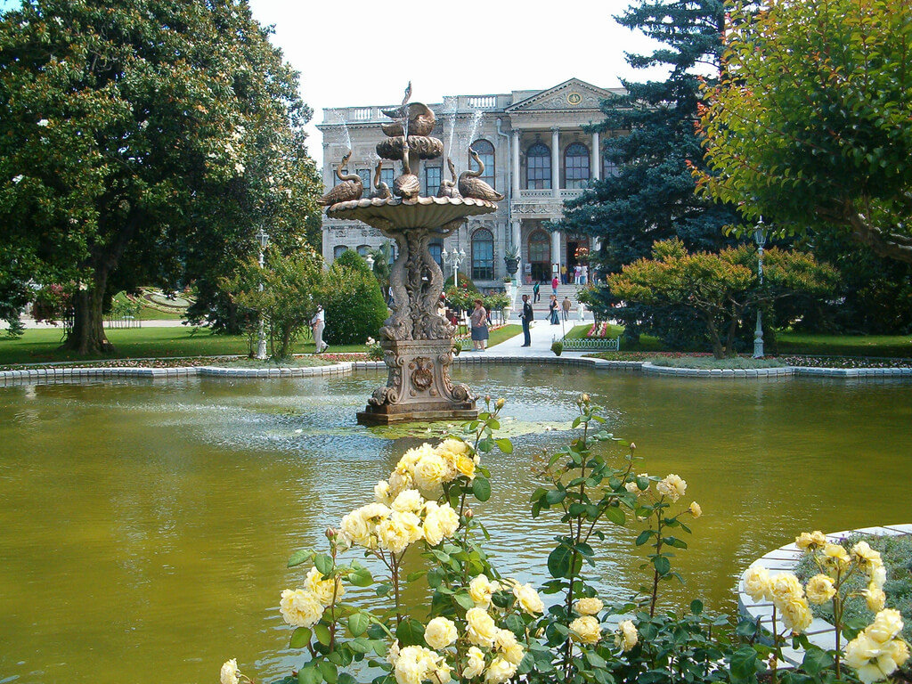 Dolmabahce-Palace-fountain Dolmabahce-Palace-fountain