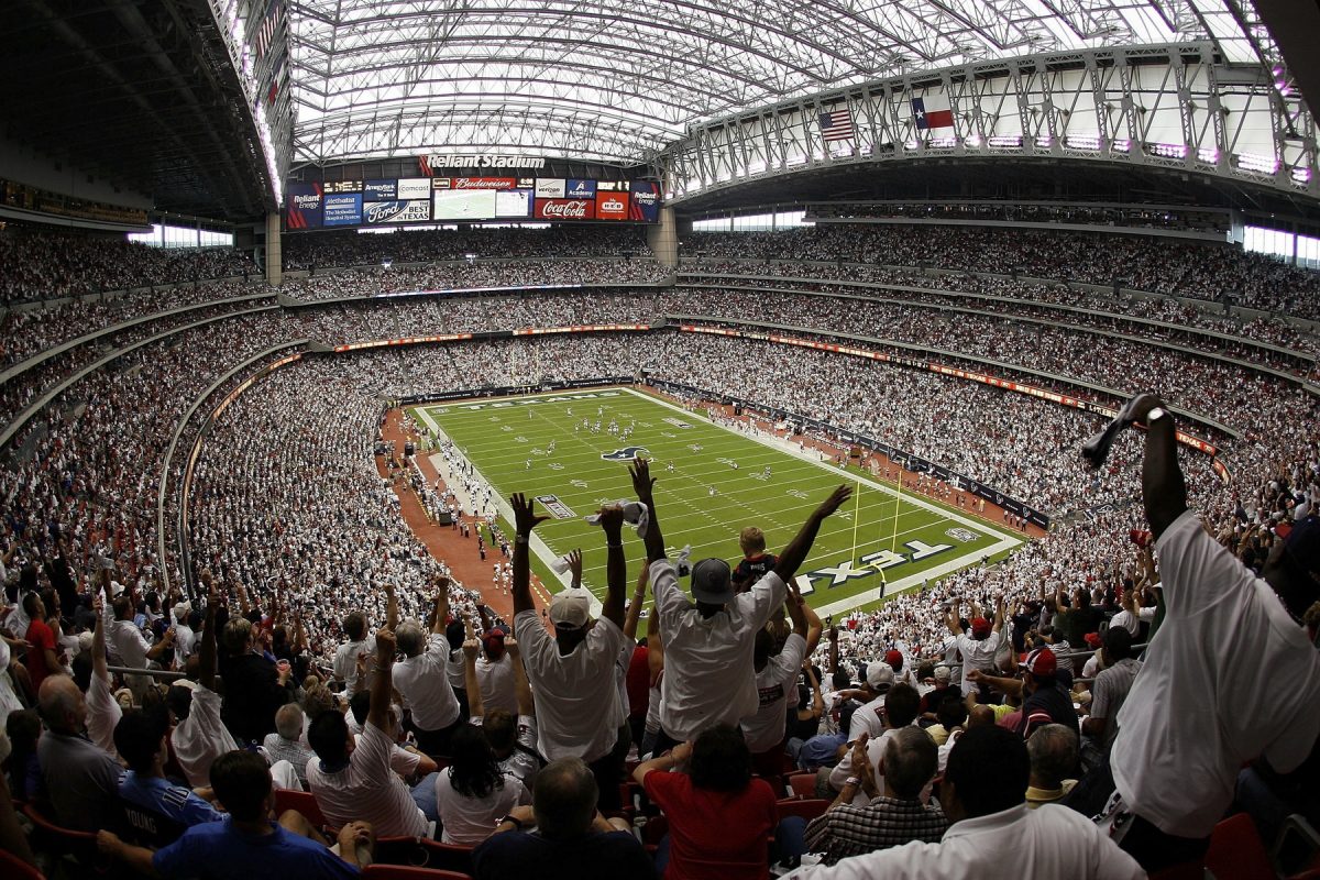 With teams having long winning streaks in all major sports and supported by passionate and loyal fans, Houston is the venue of some of the greatest sporting events in the country. 