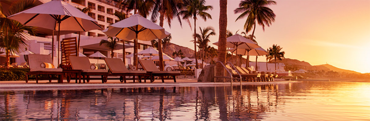 Lounge area of the Marquis Los Cobos during sunset