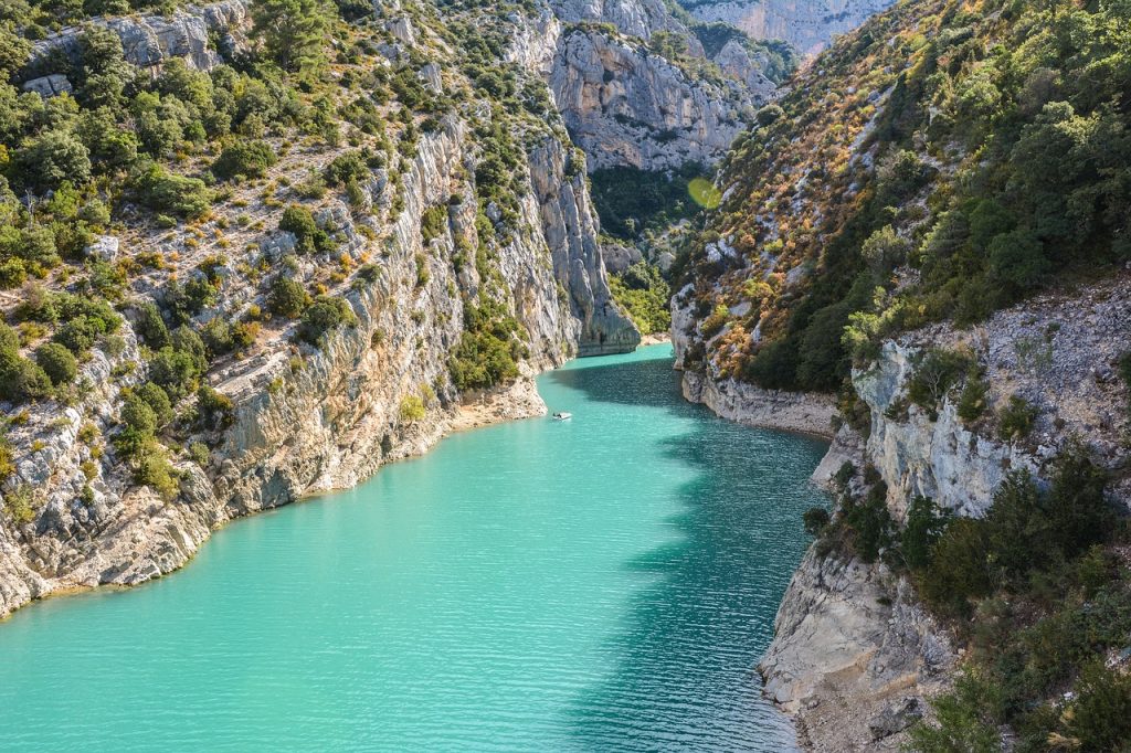 lake, provence