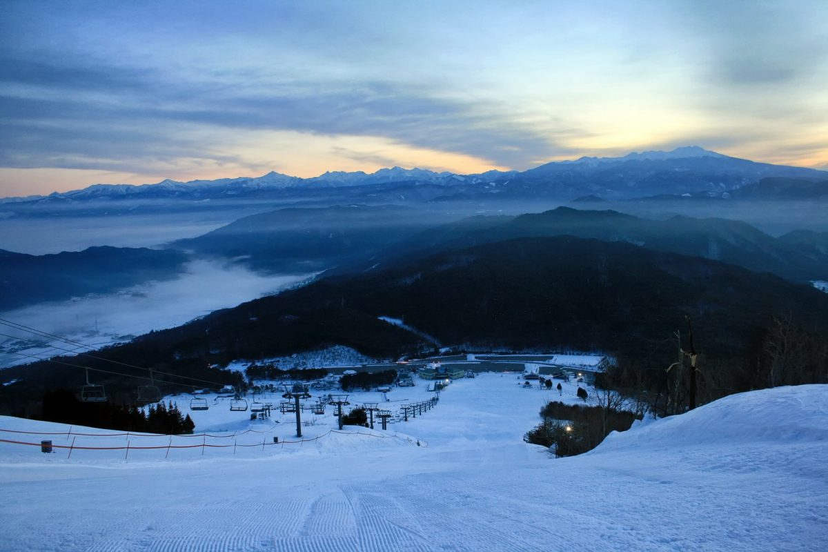 japan-114825_1920 ski resorts, japan, winter,