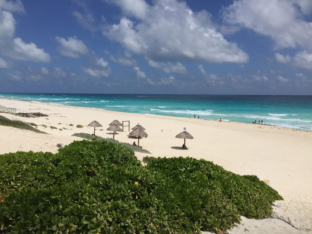 Delfines Beach, Cancun