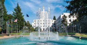 A fountain with the Oregon Capitol Building in the background.