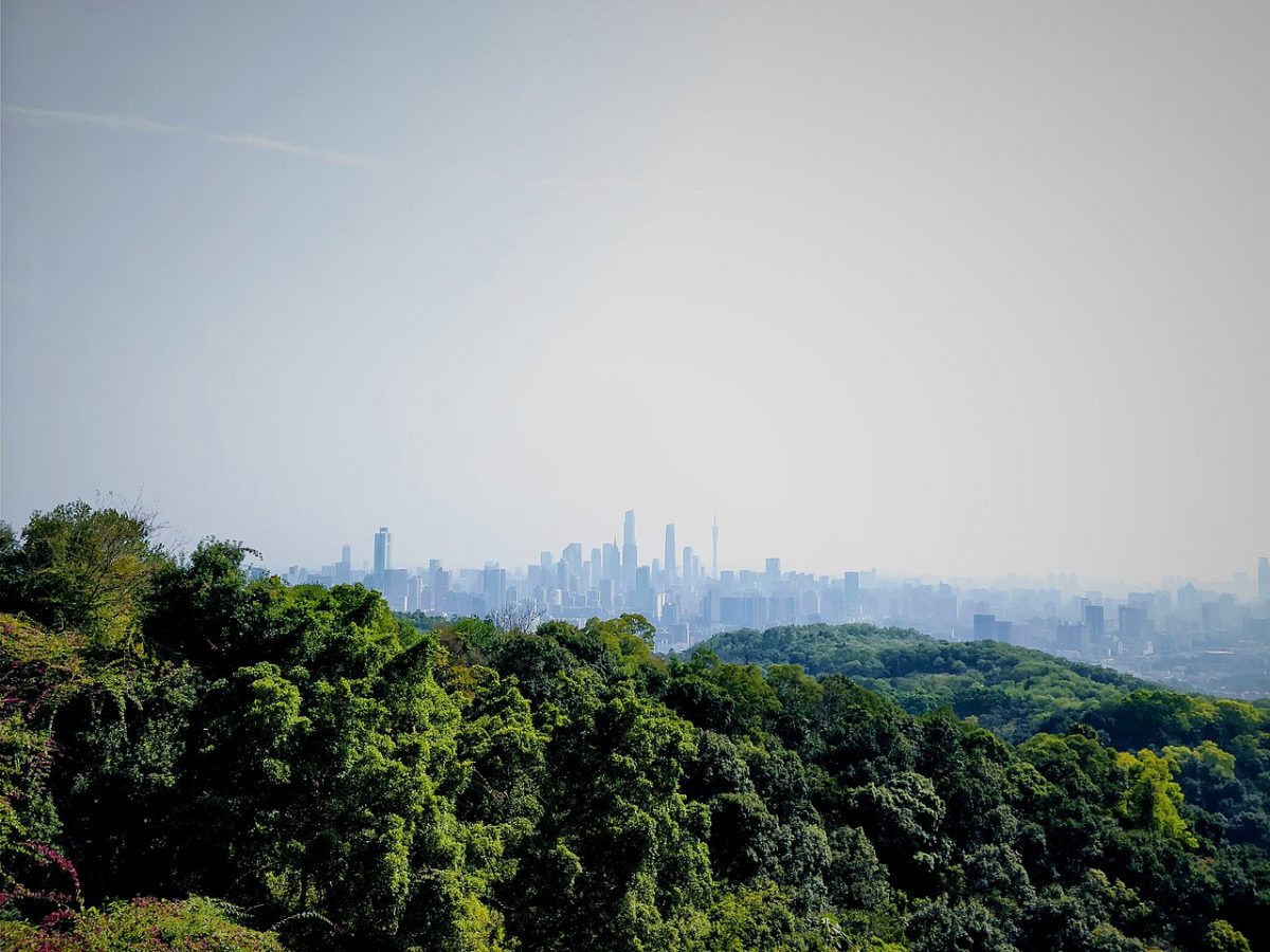 With 30 peaks, the Baiyun Mountain, also known as the White Cloud Mountain, is a beautiful place to visit when you're in Guangzhou.