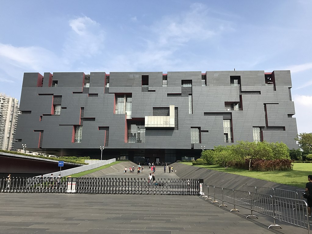 If you are interested in learning more about the history and culture of Guangzhou, the new Guangdong Museum, located next to Huacheng Square, is the perfect place.