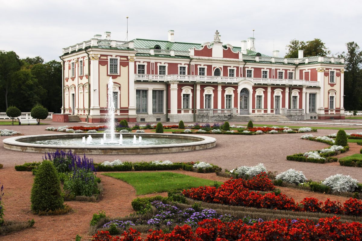 Kadriorg park is home to the Kadriog Palace, an astonishing building that is now a Presidential Palace.