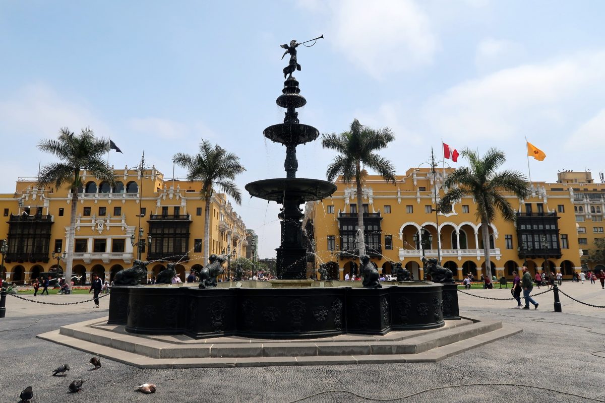 A fountain in Plaza Mayor, Lima
