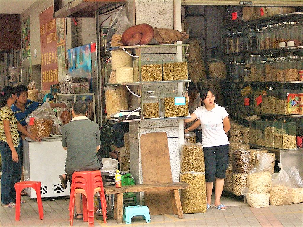 If you have an interest in Chinese medicine or simply are intrigued by how locals live, the Qing Ping Market is an interesting destination for a visit in Guangzhou.