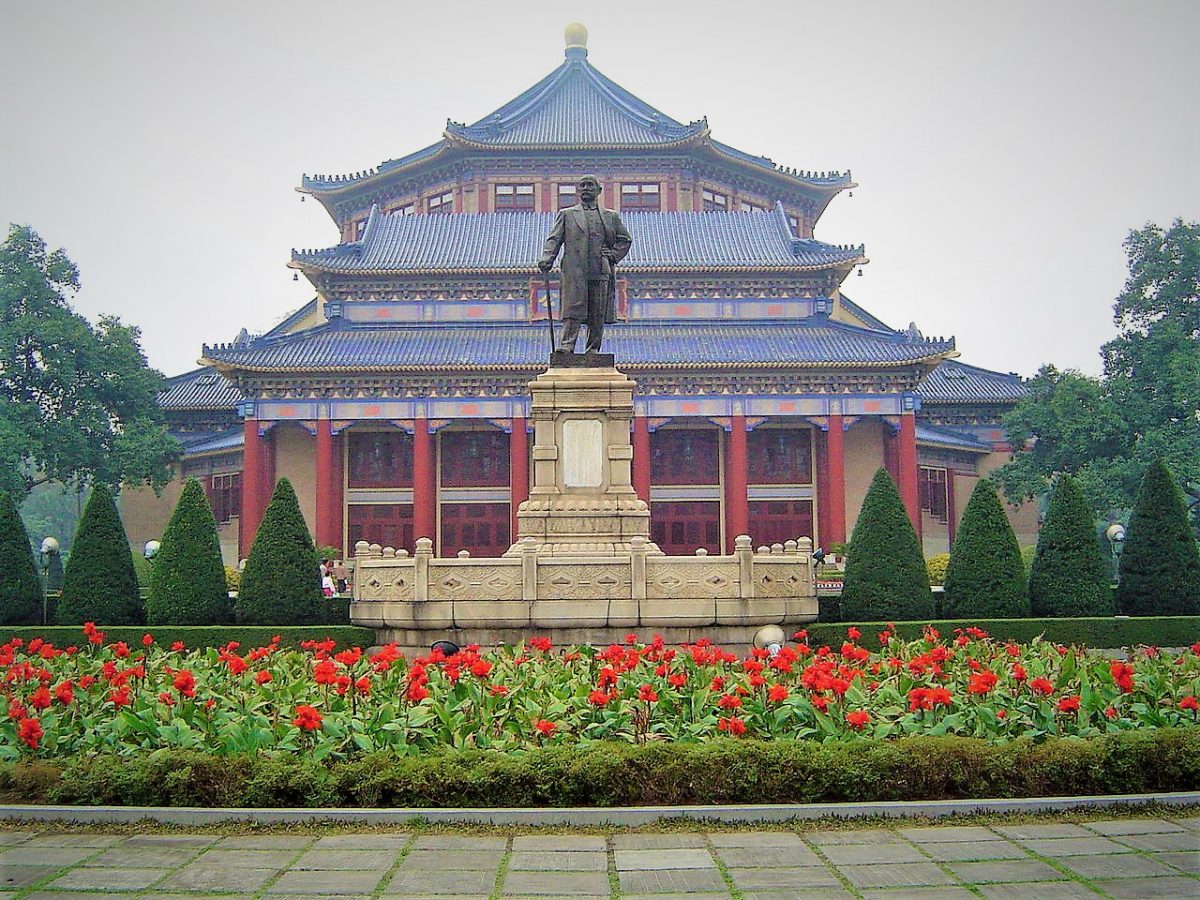 Visitors will find the Sun Yat-sen Memorial Hall, another landmark of Guangzhou, within a short distance from Yuexiu Park. 