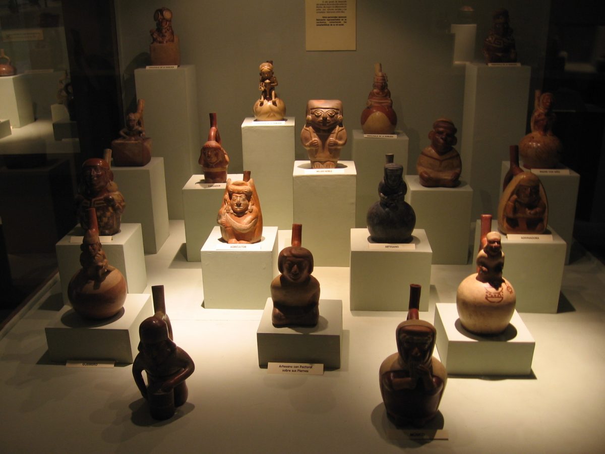 It is the most important museum in Peru by size, age, and content. It is home to approximately 300,000 objects from all ages. 