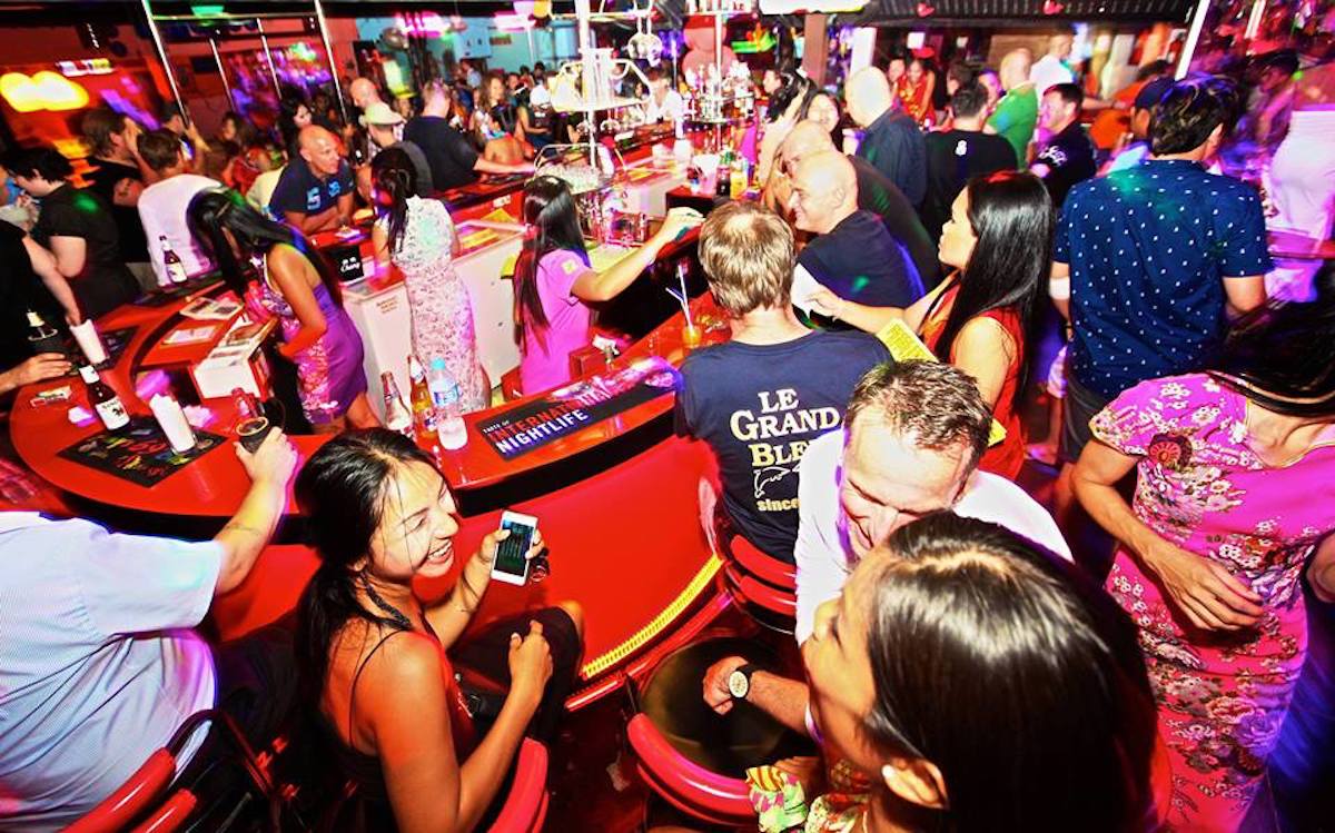 locals and tourist alike enjoying the night at Amy's Bar