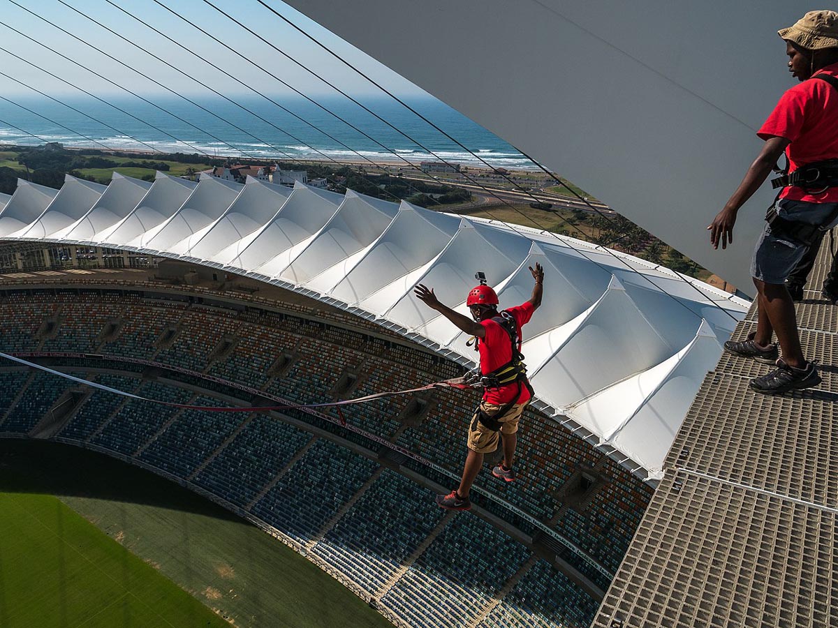 Стадион прыжок. Мозес Мабида Стэдиум» (Дурбан, ЮАР). Мабида человек.
