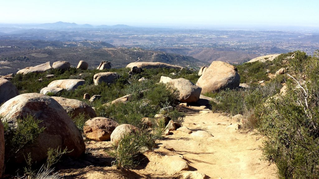 BEST Guide You Need To Hike And Conquer The Potato Chip Rock