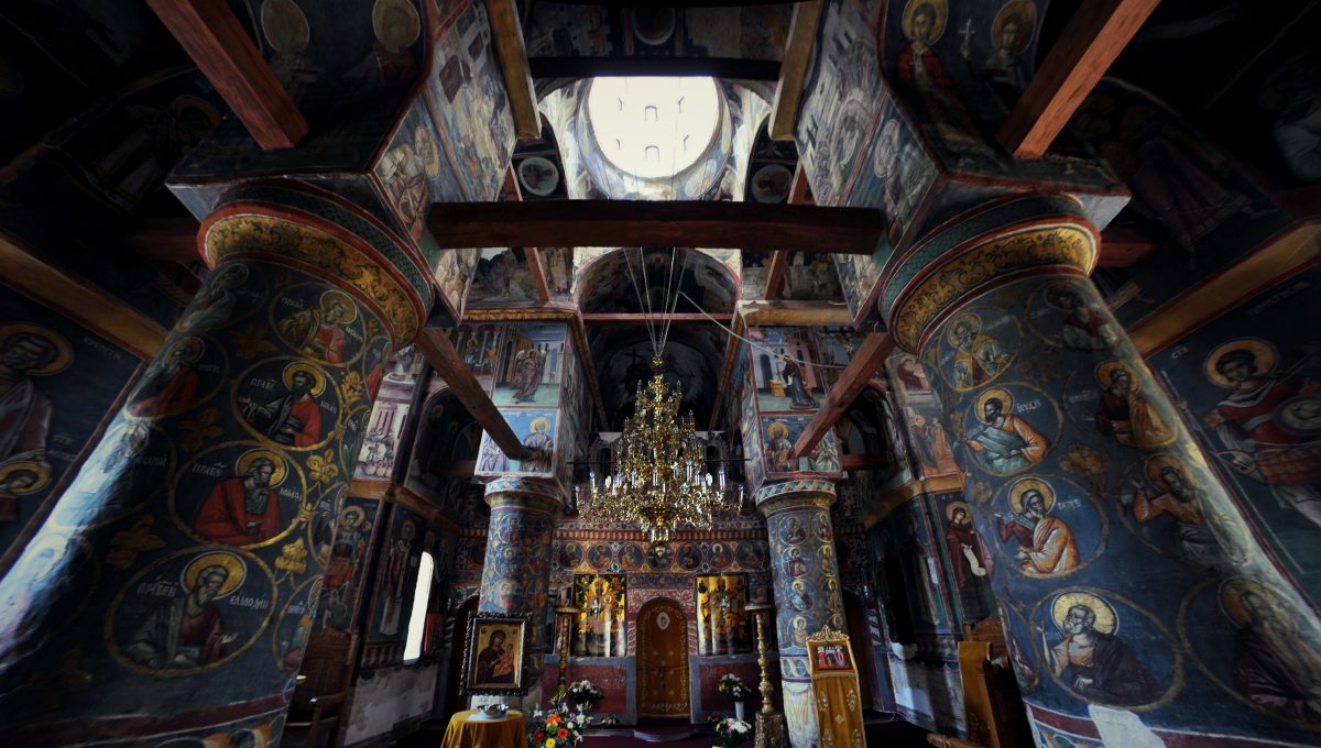 the Vlad Tepes' pillars are painted with different saints