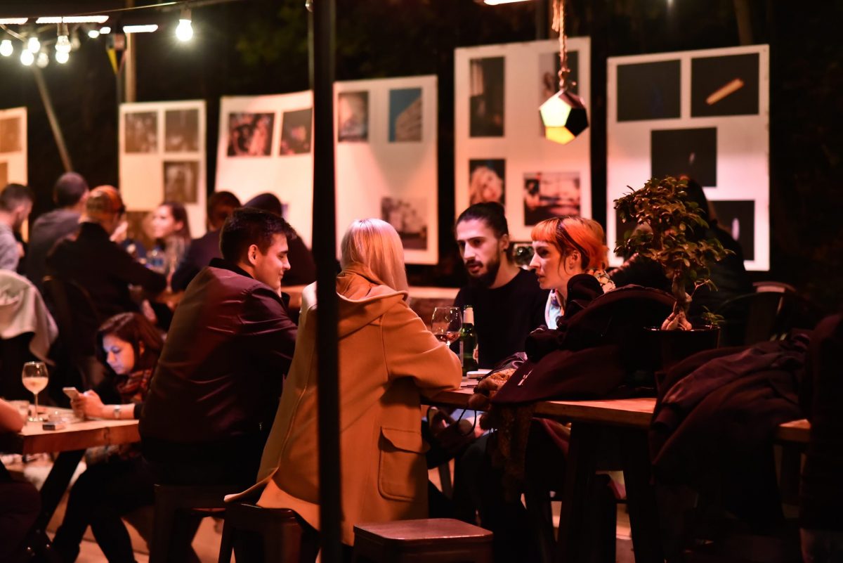 People enjoying their drinks and conversations at Gradina Eden