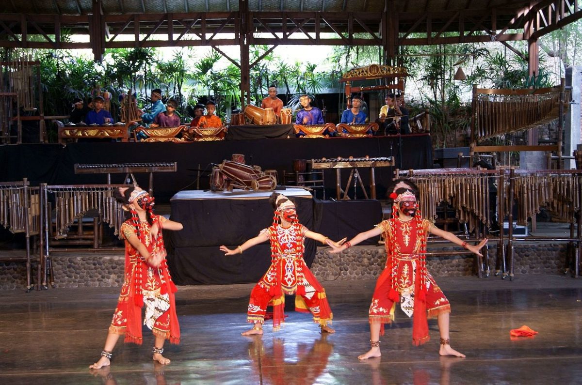 dancers performing at the Kandaga mask dance