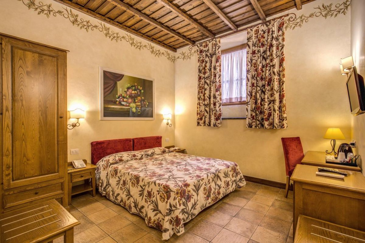 a vintage hotel to stay at in Rome a vintage hotel to stay at in Rome