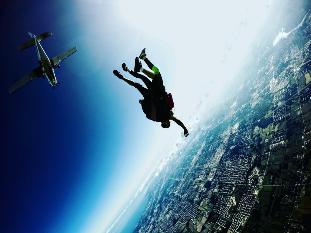Tandem skydiving free fall