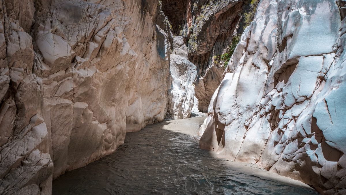 A river in the middle of two large gorges A river in the middle of two large gorges
