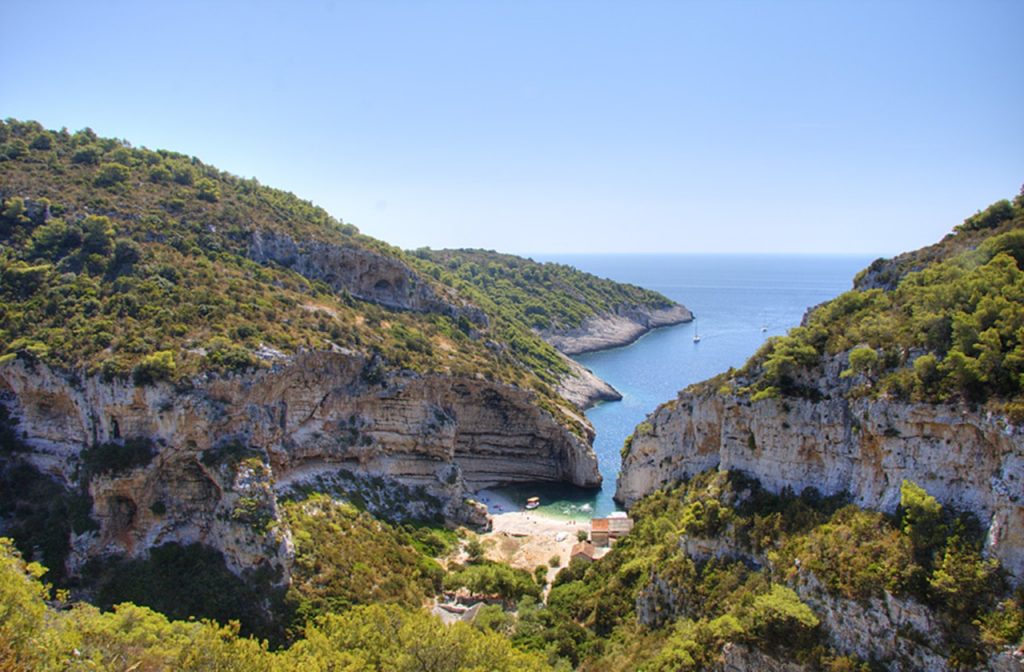 Stiniva Beach, Vis, Croatia Stiniva Beach, Vis, Croatia
