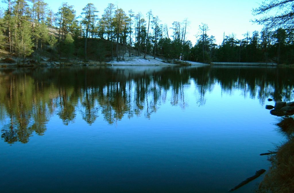 Rose Canyon Lake, one of the lakes in Arizona that offers cool weather