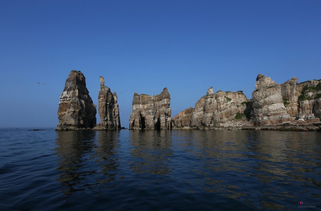 Dumujin Coast sea cliffs in Baengnyeong Island